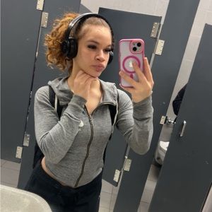 Meet your Posher, Mia